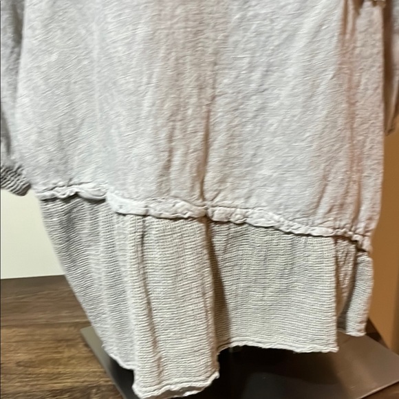 Women's Tan Top with Pocket Detail - Picture 3 of 6